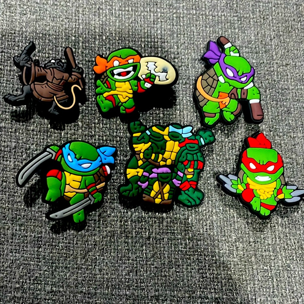 CROCS TMNT Teenage Mutant Ninja Turtles Clog 6 Charms